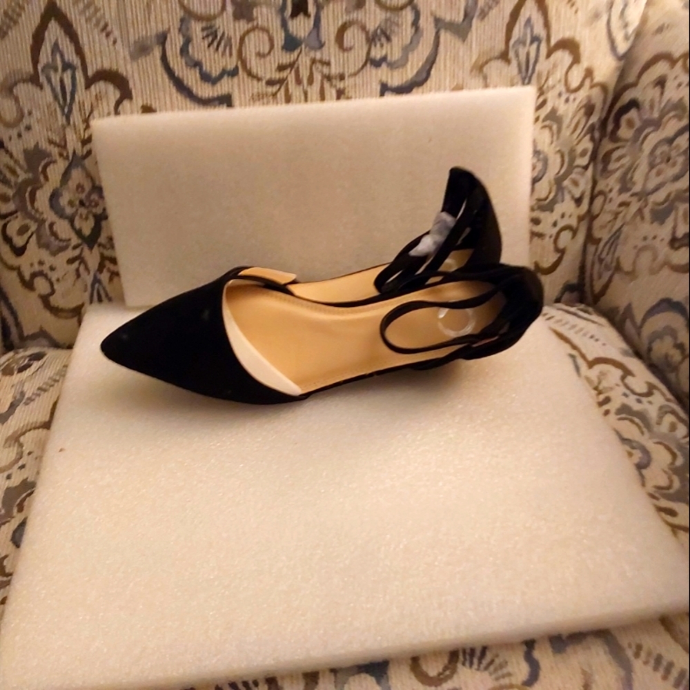 Ladies black suede shoe